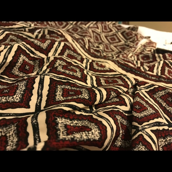 Burgundy and ivory bell sleeve romper - Picture 5 of 5